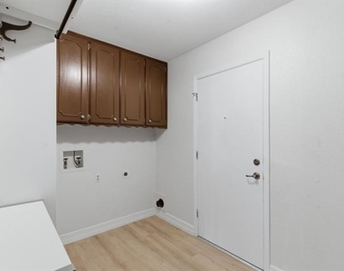 720 Huntwich Drive - Photo Thumbnail 20
