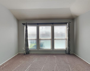 1103 Bexar Avenue - Photo Thumbnail 6