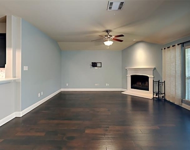 1103 Bexar Avenue - Photo Thumbnail 3