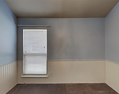 1103 Bexar Avenue - Photo Thumbnail 10