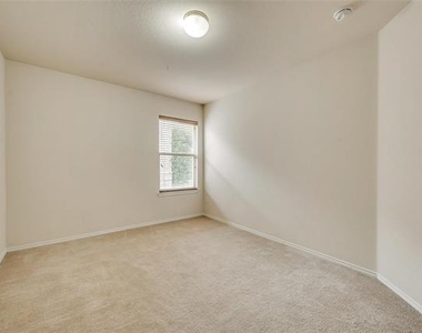 1528 Silver Spur Drive - Photo Thumbnail 13