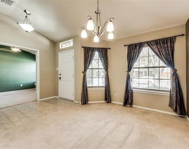 1528 Silver Spur Drive - Photo Thumbnail 8