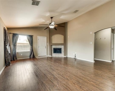 1528 Silver Spur Drive - Photo Thumbnail 7