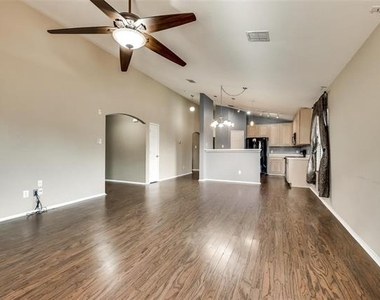 1528 Silver Spur Drive - Photo Thumbnail 6