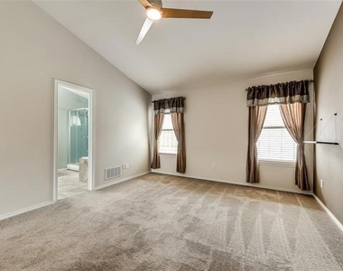 1528 Silver Spur Drive - Photo Thumbnail 2