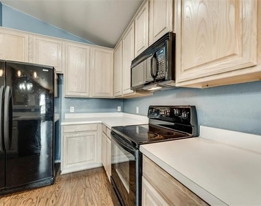 1528 Silver Spur Drive - Photo Thumbnail 3