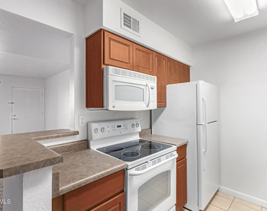 5995 N 78th Street - Photo Thumbnail 13