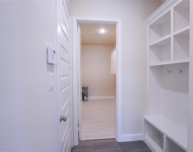 3208 Morris Lane - Photo Thumbnail 18