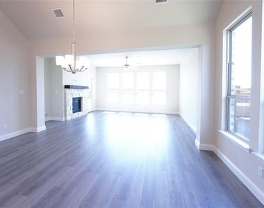 3208 Morris Lane - Photo Thumbnail 11