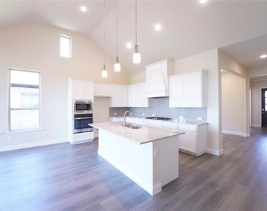3208 Morris Lane - Photo Thumbnail 5