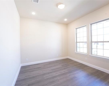 3208 Morris Lane - Photo Thumbnail 2