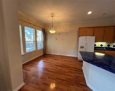 3721 Vienna Street - Photo Thumbnail 7
