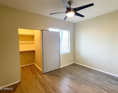 2929 W Yorkshire Drive - Photo Thumbnail 16