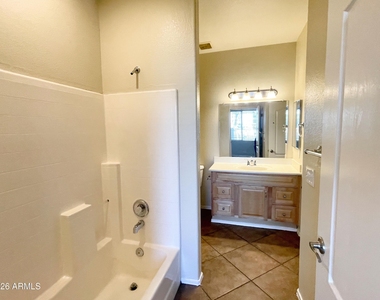 2929 W Yorkshire Drive - Photo Thumbnail 21