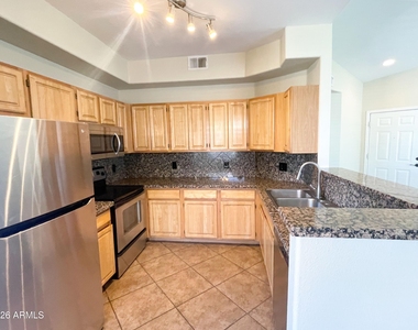 2929 W Yorkshire Drive - Photo Thumbnail 8