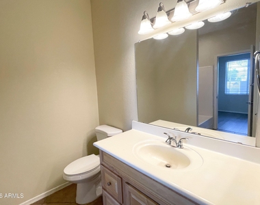 2929 W Yorkshire Drive - Photo Thumbnail 22