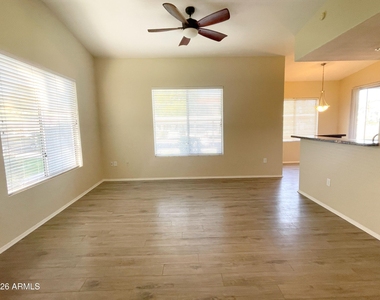 2929 W Yorkshire Drive - Photo Thumbnail 2