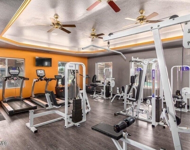 2929 W Yorkshire Drive - Photo Thumbnail 28
