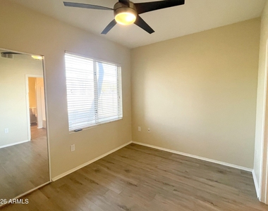 2929 W Yorkshire Drive - Photo Thumbnail 17