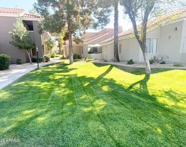2929 W Yorkshire Drive - Photo Thumbnail 24
