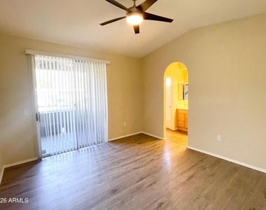 2929 W Yorkshire Drive - Photo Thumbnail 11