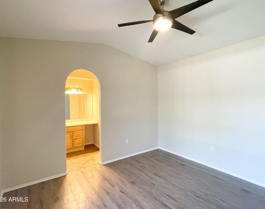 2929 W Yorkshire Drive - Photo Thumbnail 12