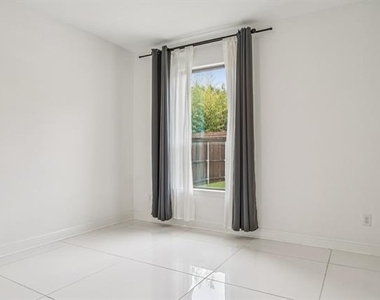 329 Magnolia Street - Photo Thumbnail 22