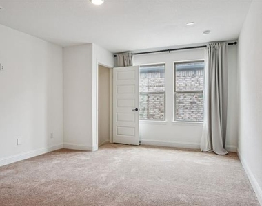 329 Magnolia Street - Photo Thumbnail 26