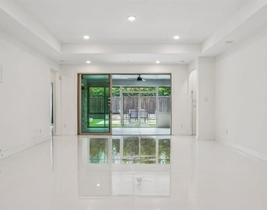 329 Magnolia Street - Photo Thumbnail 5