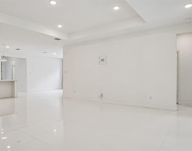 329 Magnolia Street - Photo Thumbnail 6