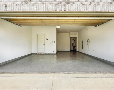 329 Magnolia Street - Photo Thumbnail 38