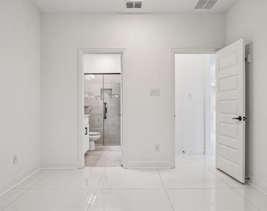 329 Magnolia Street - Photo Thumbnail 20