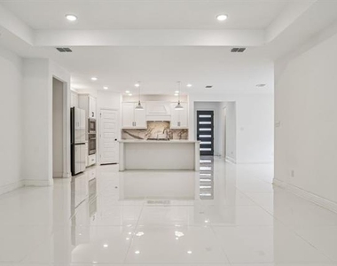 329 Magnolia Street - Photo Thumbnail 7