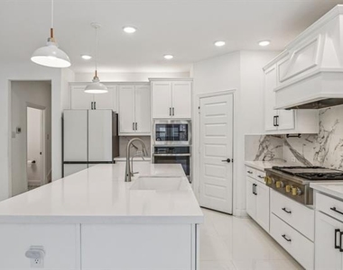 329 Magnolia Street - Photo Thumbnail 9
