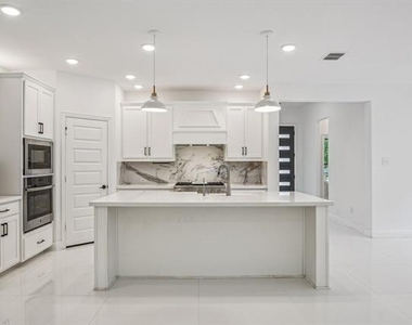 329 Magnolia Street - Photo Thumbnail 11