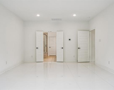 329 Magnolia Street - Photo Thumbnail 15