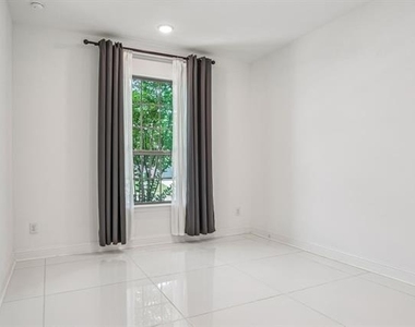 329 Magnolia Street - Photo Thumbnail 19