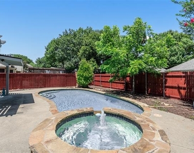 2912 Shadow Oak Court - Photo Thumbnail 1