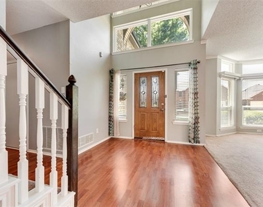 2912 Shadow Oak Court - Photo Thumbnail 4