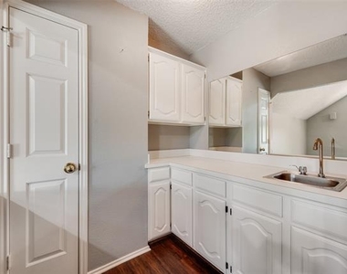 2912 Shadow Oak Court - Photo Thumbnail 27