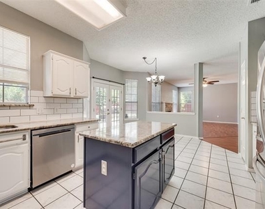 2912 Shadow Oak Court - Photo Thumbnail 9