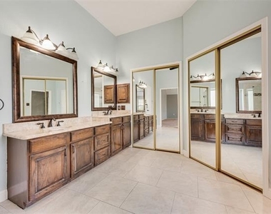 2912 Shadow Oak Court - Photo Thumbnail 22