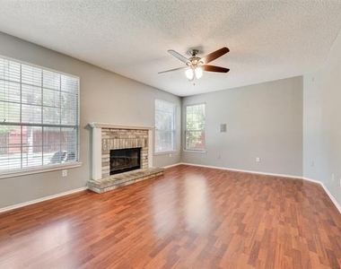 2912 Shadow Oak Court - Photo Thumbnail 5