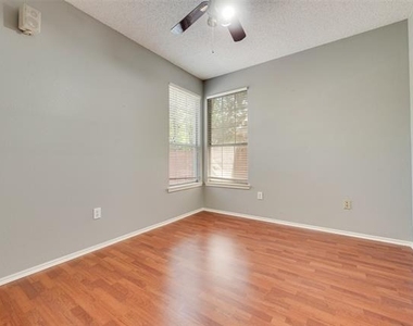 2912 Shadow Oak Court - Photo Thumbnail 16