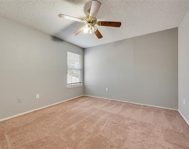 2912 Shadow Oak Court - Photo Thumbnail 18