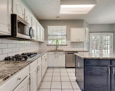 2912 Shadow Oak Court - Photo Thumbnail 10