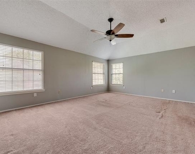 2912 Shadow Oak Court - Photo Thumbnail 20