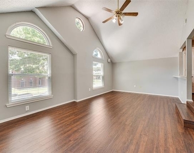 2912 Shadow Oak Court - Photo Thumbnail 12