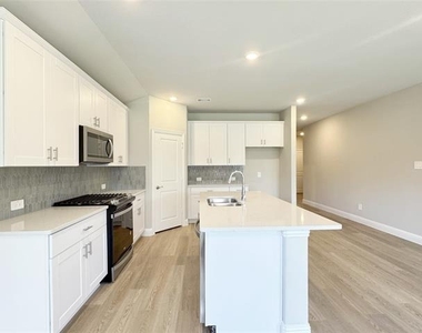 3713 Canyon Drive - Photo Thumbnail 3