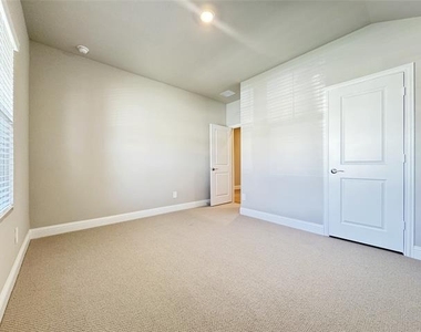 3713 Canyon Drive - Photo Thumbnail 14